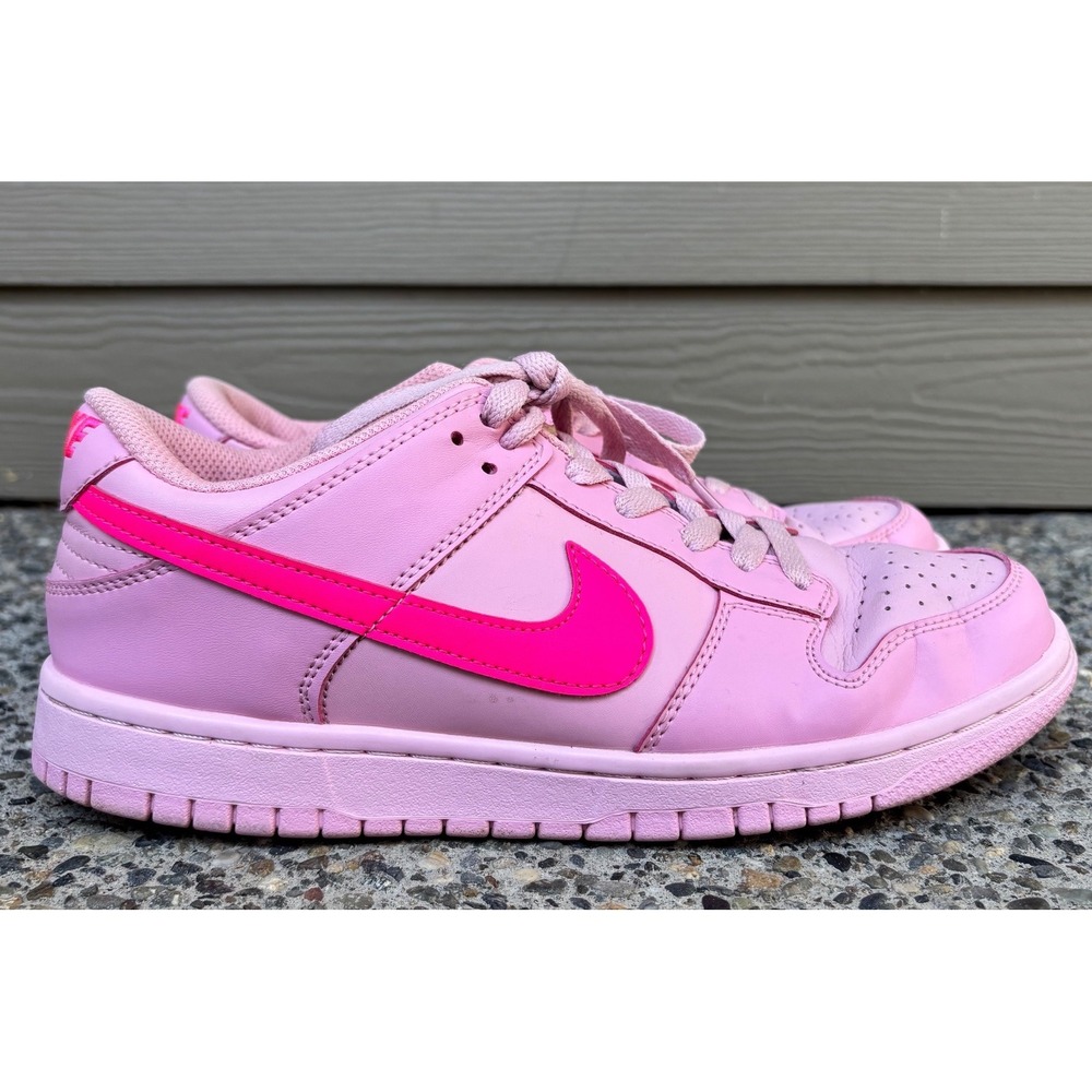 Nike Dunk Low Triple Pink Barbie Valentine Sneakers‎ Women's Size 8.5 / Men's 7